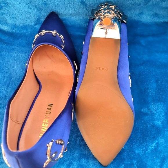 Blue Satin Formal Heels / Pumps with Metal detailing. Size 7. Not Marked - Picture 5 of 10